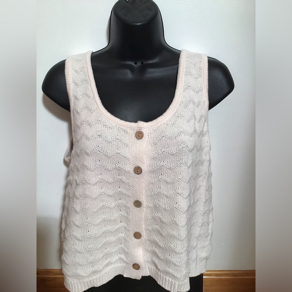NWOT Mia & Tess sweater vest. Size Large.